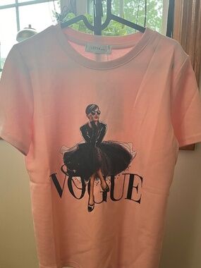 Beautiful VoGUE Blouse
